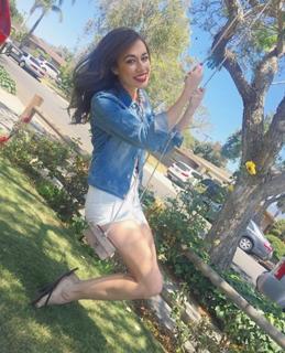 Colleen Ballinger feet photo thumbnail