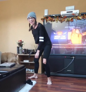 Colleen Ballinger feet photo thumbnail