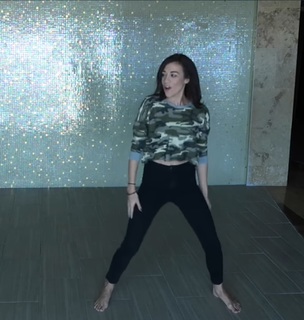 Colleen Ballinger feet photo thumbnail