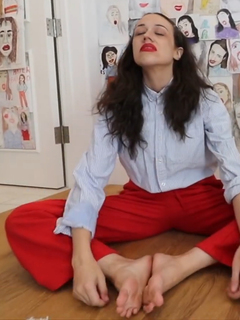 Colleen Ballinger feet photo thumbnail