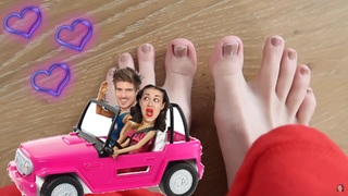 Colleen Ballinger feet photo thumbnail