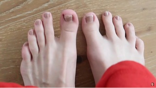 Colleen Ballinger feet photo thumbnail