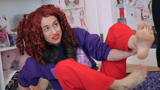 Colleen Ballinger feet photo thumbnail