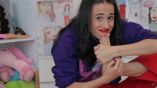 Colleen Ballinger feet photo thumbnail