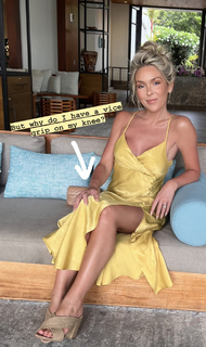 Colleen Wolfe feet photo thumbnail