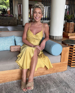 Colleen Wolfe feet photo thumbnail