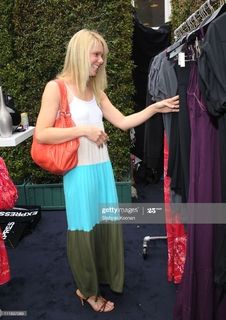 Collette Wolfe feet photo thumbnail