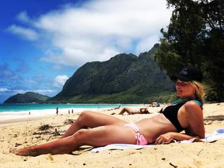 Collette Wolfe feet photo thumbnail