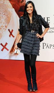 Collien Ulmen-Fernandes feet photo thumbnail
