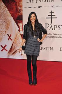 Collien Ulmen-Fernandes feet photo thumbnail