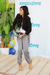Collien Ulmen-Fernandes feet photo thumbnail