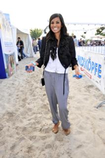 Collien Ulmen-Fernandes feet photo thumbnail