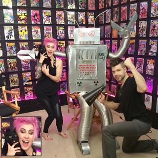 Comic Book Girl 19 feet photo 9