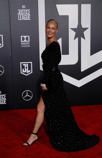 Connie Nielsen feet photo thumbnail