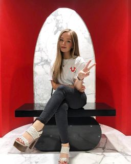 Connie Talbot feet photo 1
