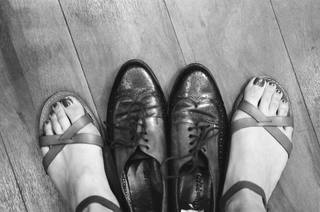 Conor Leslie feet photo thumbnail