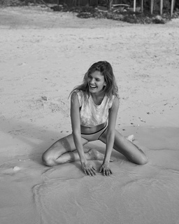 Constance Jablonski feet photo 2