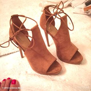 Constance Marie feet photo thumbnail