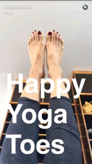Constance Marie feet photo thumbnail