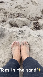 Constance Marie feet photo thumbnail
