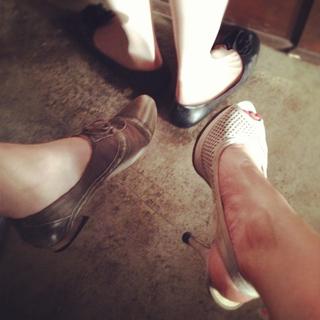 Constance Marie feet photo thumbnail