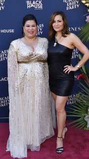Constance Marie feet photo thumbnail