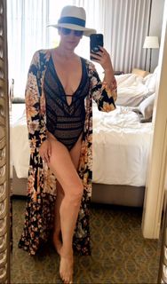 Constance Marie feet photo thumbnail