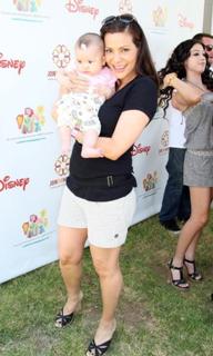 Constance Marie feet photo thumbnail