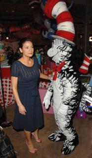 Constance Marie feet photo thumbnail
