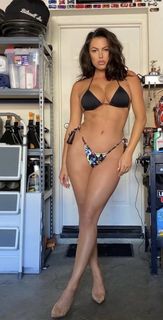 Constance Nunes feet photo 8