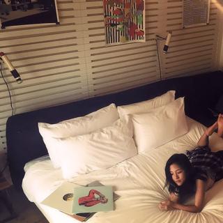 Constance Wu feet photo thumbnail
