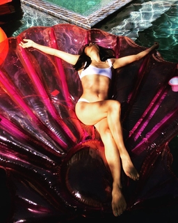 Constance Wu feet photo thumbnail
