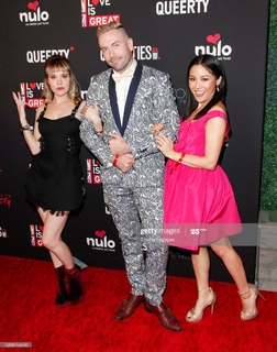 Constance Wu feet photo thumbnail