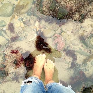 Constance Zimmer feet photo thumbnail