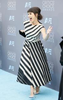 Constance Zimmer feet photo thumbnail