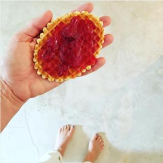 Constance Zimmer feet photo thumbnail