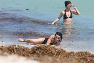 Constance Zimmer feet photo thumbnail