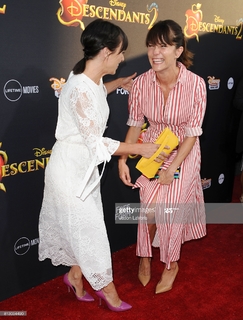 Constance Zimmer feet photo thumbnail