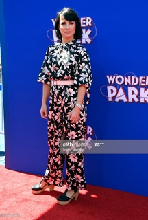 Constance Zimmer feet photo thumbnail