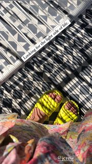 Constance Zimmer feet photo thumbnail