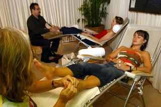 Constance Zimmer feet photo thumbnail