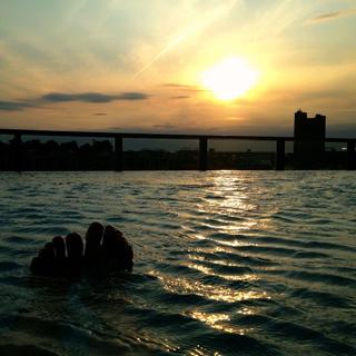 Constance Zimmer feet photo thumbnail