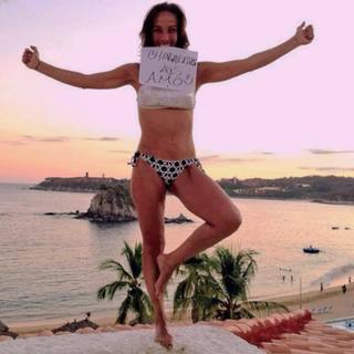 Consuelo Duval feet photo thumbnail