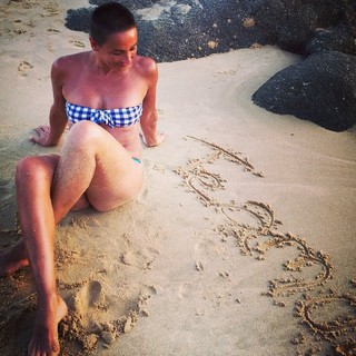 Consuelo Duval feet photo thumbnail