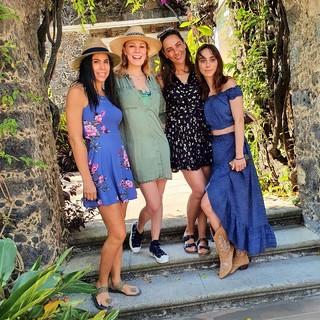 Consuelo Duval feet photo thumbnail