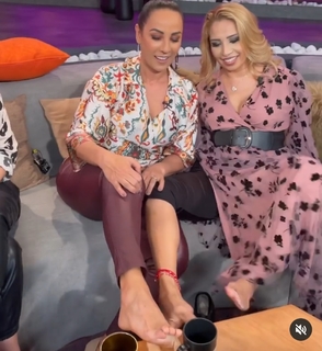 Consuelo Duval feet photo thumbnail