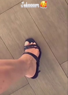Coralie Porrovecchio feet photo 19