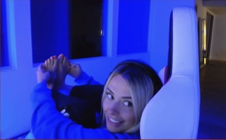 Corinna Kopf feet photo thumbnail