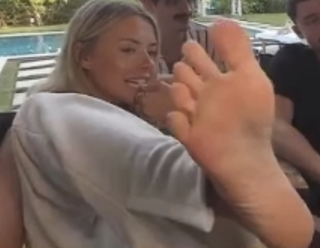 Corinna Kopf feet photo thumbnail