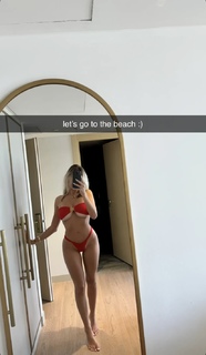 Corinna Kopf feet photo thumbnail